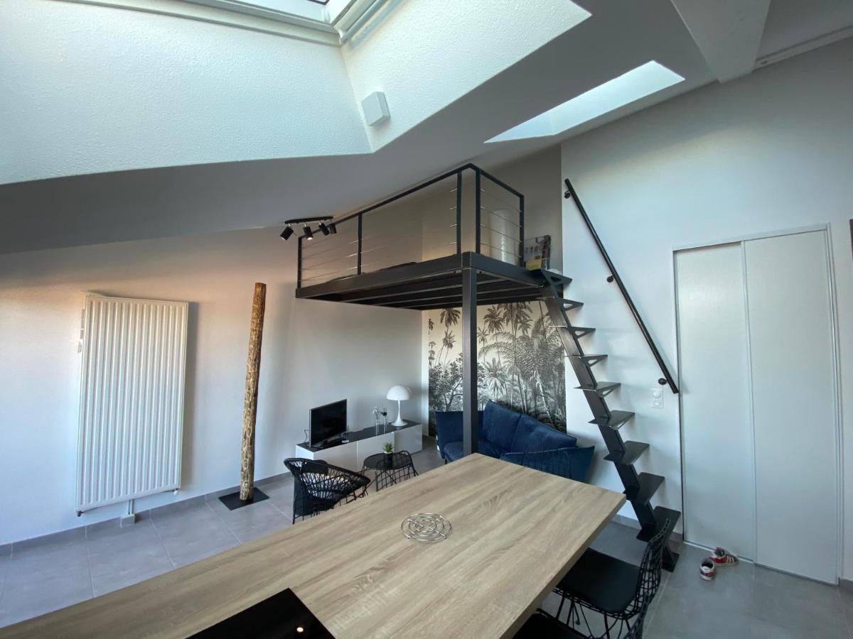 Appart & Fleurinoise Balcon Ascenseur Climatisation Fleurieux-sur-l'Arbresle Exterior photo